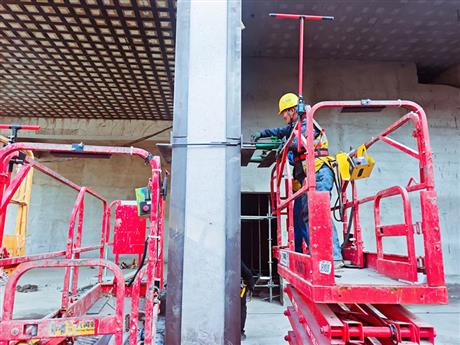 预应力包钢柱加固